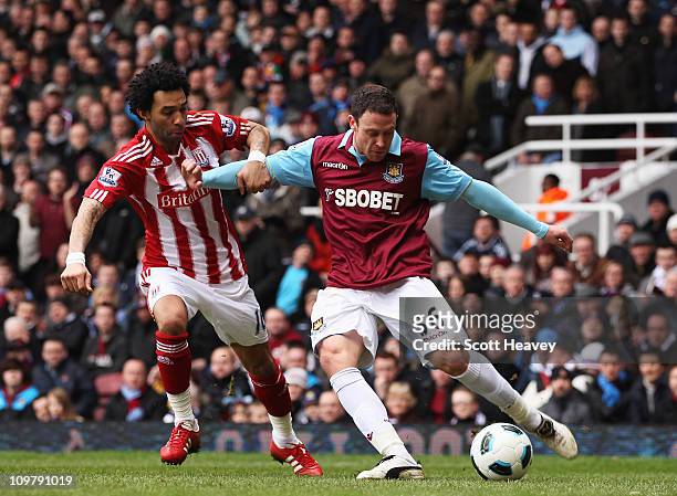 Wayne Bridge of West Ham United holds off the challenge of Jermaine Pennant of Stoke City during the Barclays Premier League match between West Ham...