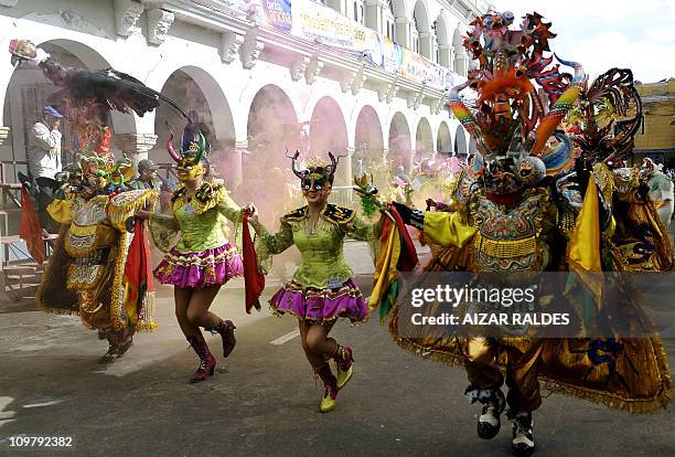 "Diablada" dancers participate in the Carnaval parade in Oruro, some 230 kms south of La Paz, on March 5, 2011. AFP PHOTO/AIZAR RALDES