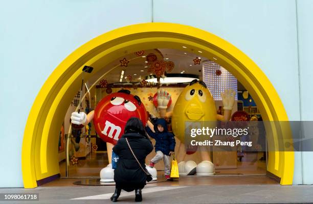 M & M's …  Free hugs, M&m characters, Candy images