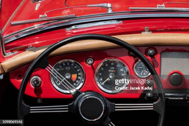 vintage red car - motorized sport photos et images de collection