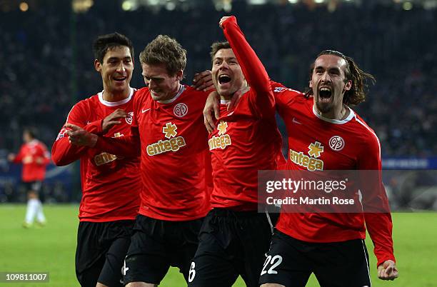 Florian Heller of Mainz celebrate with his team mates after he scores his team's 4th goal during the Bundesliga match between Hamburger SV and FSV...