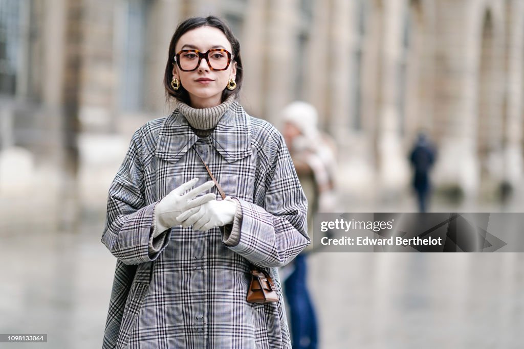 Street Style - Paris Fashion Week - Haute Couture Spring Summer 2020 : Day Two