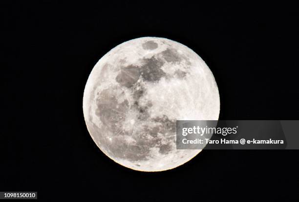 supermoon in japan - soy luna fotografías e imágenes de stock