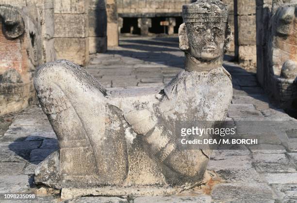 Chac Mool statue, Temple of the Warriors, archaeological site of Chichen Itza , Yucatan, Mexico. Mayan civilization.
