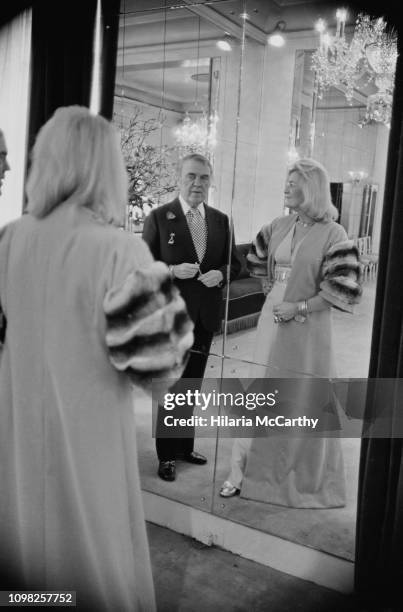 English journalist Jean Rook with British fashion designer Norman Hartnell , UK, 7th November 1975.