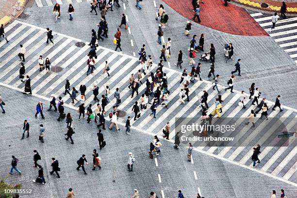 shibuya crossing - shibuya station stock pictures, royalty-free photos & images