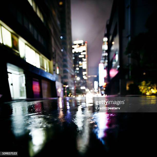 rainy night in big city - tokyo japan night alley stock pictures, royalty-free photos & images