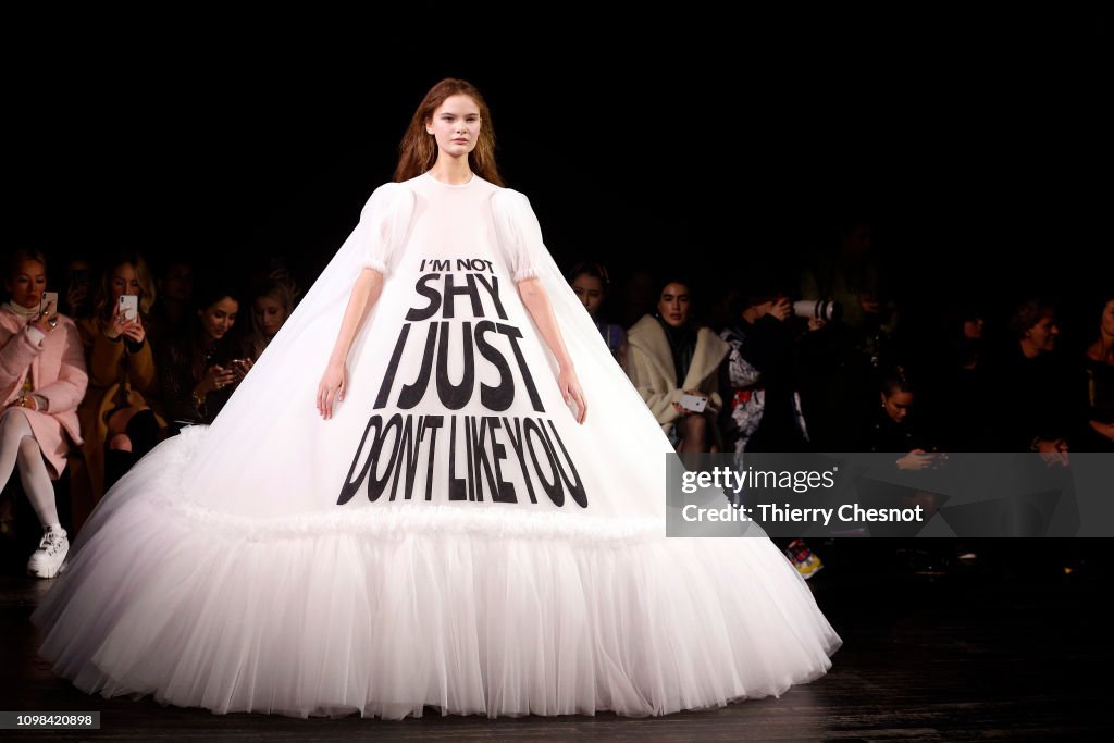 Viktor & Rolf : Runway - Paris Fashion Week - Haute Couture Spring Summer 2019