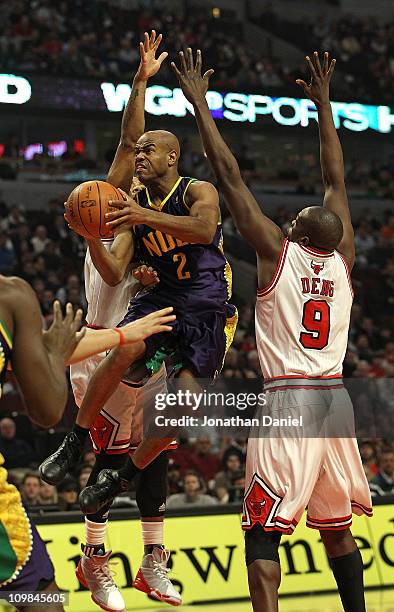 Jarrett Jack of the New Orleans Hornets goes up for a shot between Loul Deng and Derrick Rose of the Chicago Bulls at the United Center on March 7,...