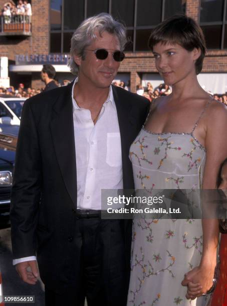 Actor Richard Gere and actress Carey Lowell attend the "Runaway Bride" Westwood Premiere on July 25, 1999 at Mann National Theatre in Westwood,...