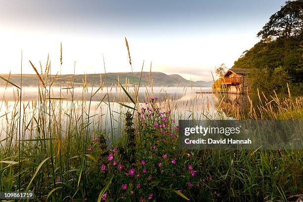 ullswater boathouse - boathouse fotografías e imágenes de stock