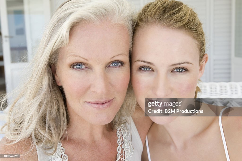 Two generations of women, Portrait