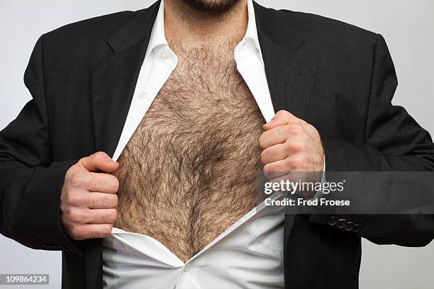 hairy chested man - hairy chest fotografías e imágenes de stock