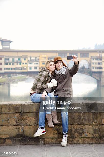 couple, self portrait, panoramic view, florence - blonde woman selfie stockfoto's en -beelden