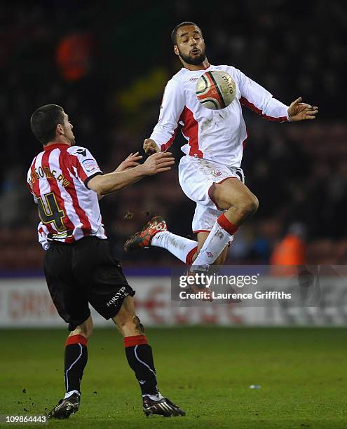 Nick Montgomery of Sheffield United battles with David McGoldrick of Nottingham Forest during the npower Championship match between Sheffield United...