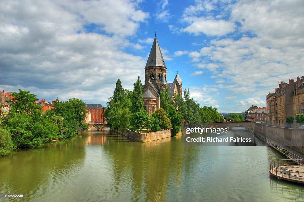 Temple Neuf in the Moselle river