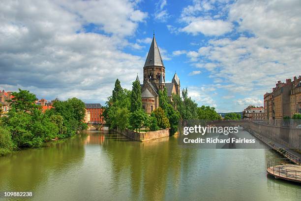 temple neuf in the moselle river - metz stock pictures, royalty-free photos & images