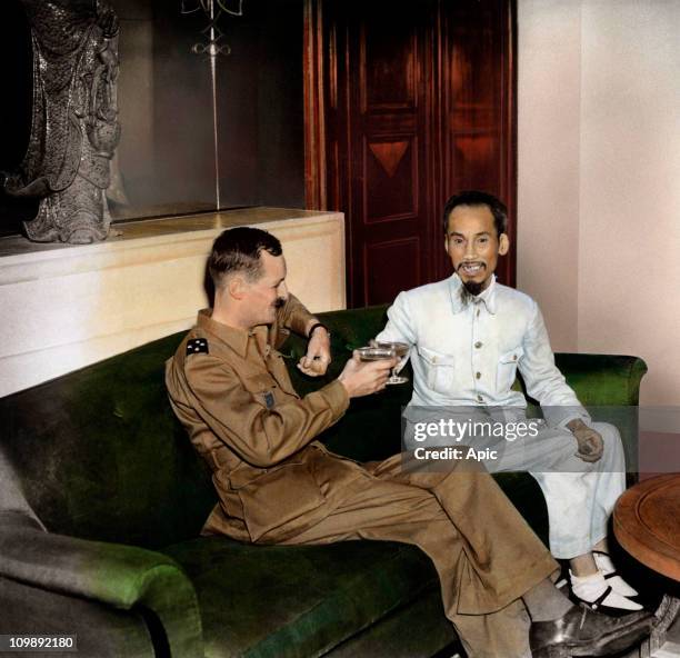French general Philippe Leclerc de Hauteclocque with vietnamese politician Ho Chi Minh in march 1946 in Hanoi.