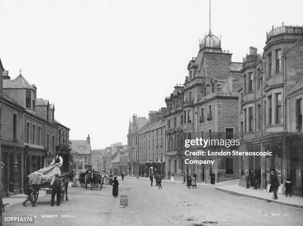 The High Street, Crieff, Perthshire, Scotland, circa 1910.