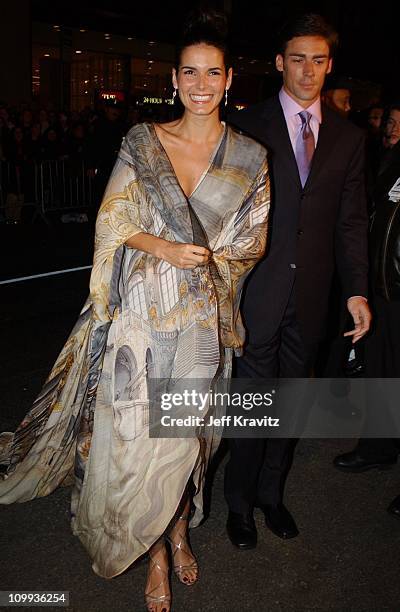 Angie Harmon and Jason Sehorn during 2002 VH1 Vogue Fashion Awards - Arrivals at Radio City Music Hall in New York City, New York, United States.