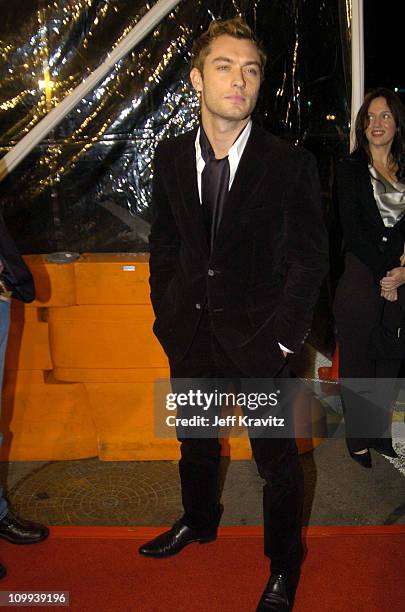 Jude Law during Cold Mountain - Los Angeles Premiere at Mann National Theater in Los Angeles, California, United States.