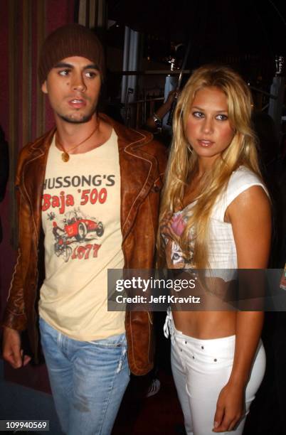 Enrique Iglesias and Anna Kournikova during 2002 MTV Video Music Awards - Arrivals at Radio City Music Hall in New York City, New York, United States.