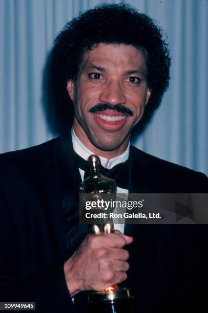 Musician Lionel Richie attends 58th Annual Academy Awards on March 24, 1986 at the Dorothy Chandler Pavilion in Los Angeles, California.