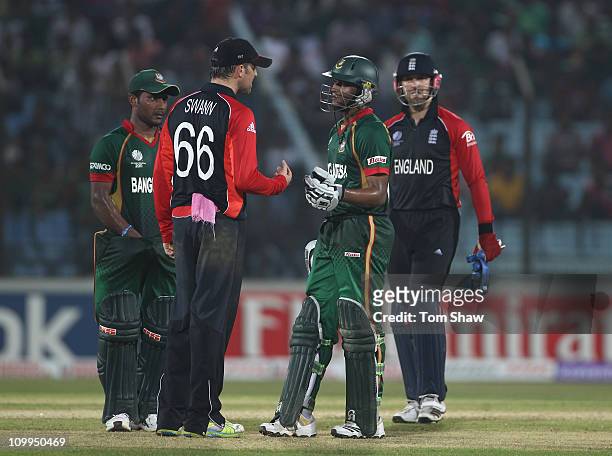 Graeme Swann of England has words with Shakib Al Hasan of Bangladesh during the 2011 ICC World Cup Group B match between Bangladesh and England at...