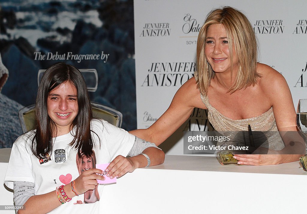 Jennifer Aniston Launches Her New Fragrance In Mexico City - Meet and Greet