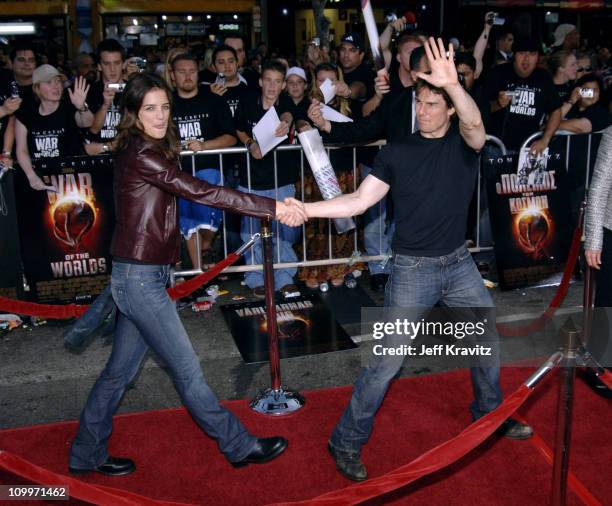 Katie Holmes and Tom Cruise during War of the Worlds Los Angeles Premiere and Fan Screening - Arrivals at Grauman's Chinese Theater in Los Angeles,...