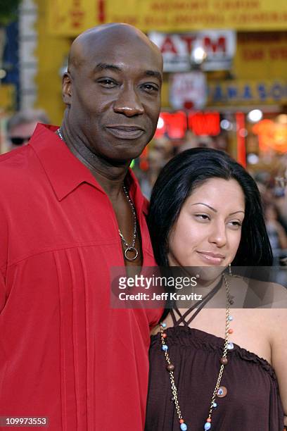 Michael Clarke Duncan and Irene Marquez during War of the Worlds Los Angeles Premiere and Fan Screening - Arrivals at Grauman's Chinese Theater in...