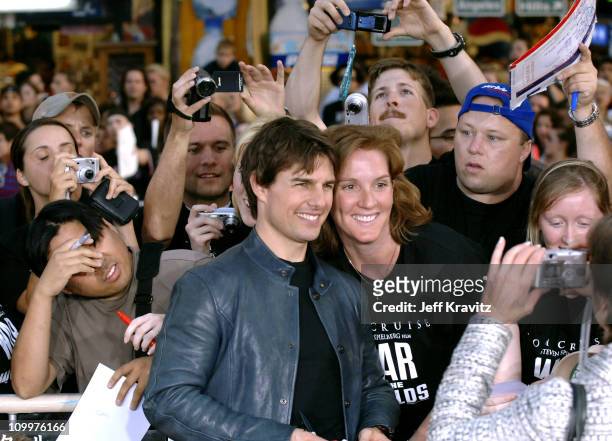 Tom Cruise during War of the Worlds Los Angeles Premiere and Fan Screening - Arrivals at Grauman's Chinese Theater in Los Angeles, California, United...