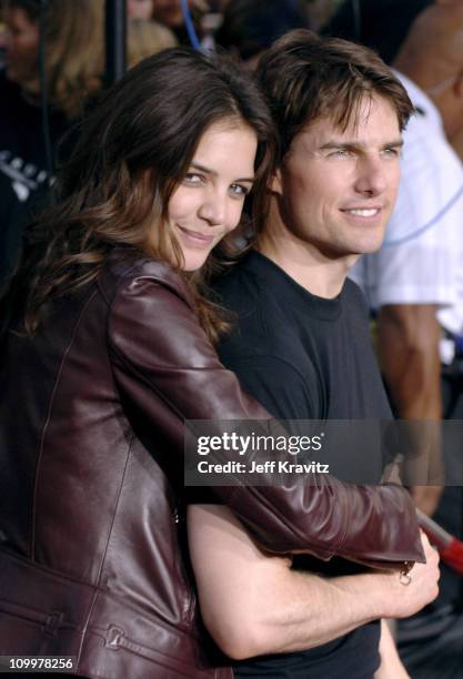 Katie Holmes and Tom Cruise during War of the Worlds Los Angeles Premiere and Fan Screening - Arrivals at Grauman's Chinese Theater in Los Angeles,...