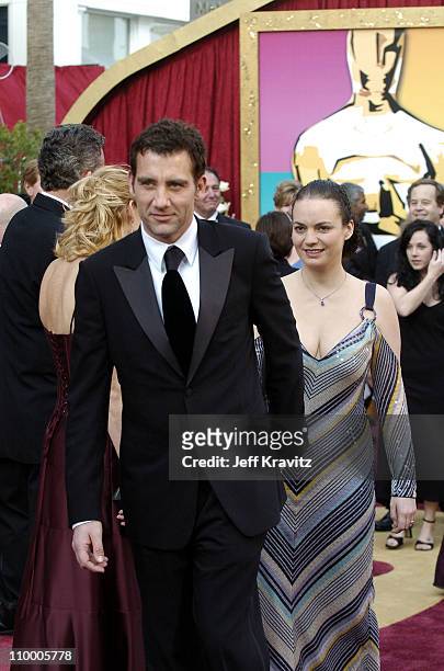 Clive Owen, nominee Best Actor in a Supporting Role for Closer and wife Sarah-Jane Fenton