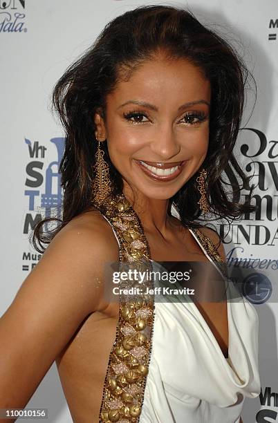 Singer Mya arrives at VH1's Save The Music 10th Anniversary Gala at The Tent at Lincoln Center on September 20, 2007 in New York City.