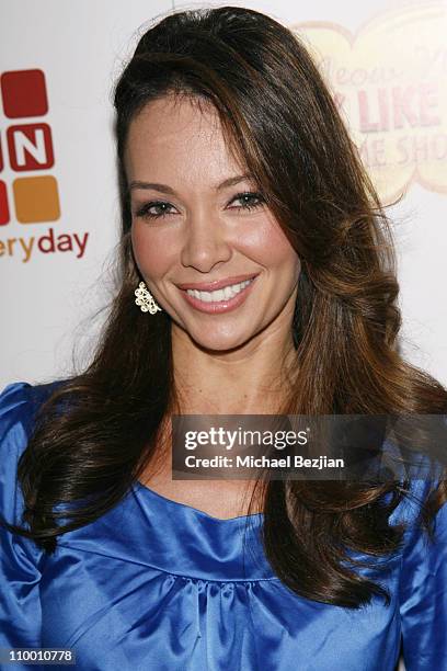 Actress Mikki Padilla arrives at the Meow Mix Think Like a Cat Game Show Premiere on November 12, 2008 in Los Angeles, California.