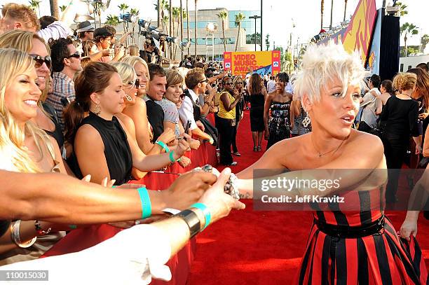 Singer Pink arrives at the 2008 MTV Video Music Awards at Paramount Pictures Studios on September 7, 2008 in Los Angeles, California.