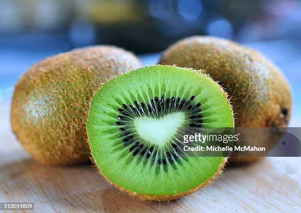 kiwi fruit - kiwi fruit stock pictures, royalty-free photos & images