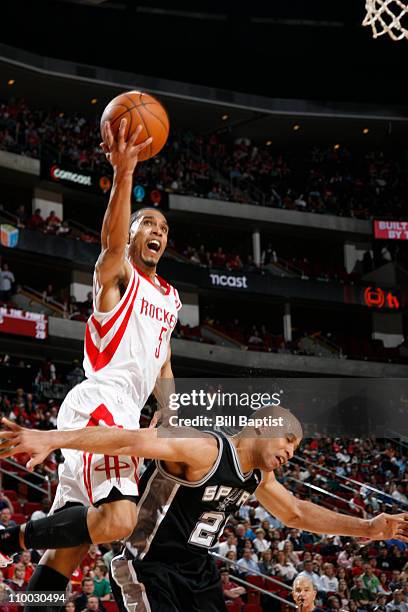 Courtney Lee of the Houston Rockets shoots the ball over Richard Jefferson of the San Antonio Spurs on March 12, 2011 at the Toyota Center in...