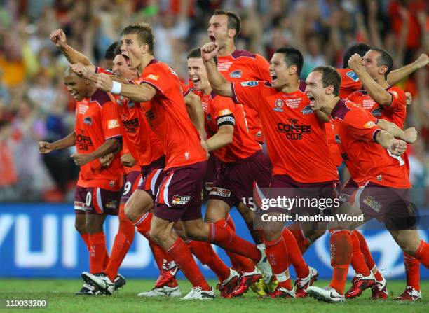 Brisbane Roar celebrate victory in the the A-League Grand Final match between the Brisbane Roar and the Central Coast Mariners at Suncorp Stadium on...