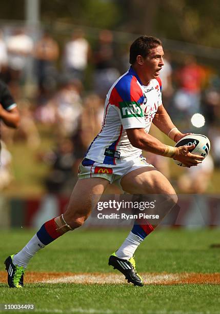 Kurt Gidley of the Knights runs with the ball during the round one NRL match between the Penrith Panthers and the Newcastle Knights at Centrebet...