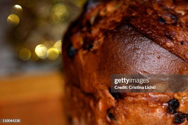 italian christmas cake - panettone stockfoto's en -beelden