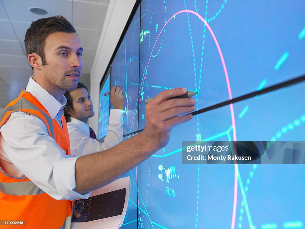 Air traffic controllers with simulation