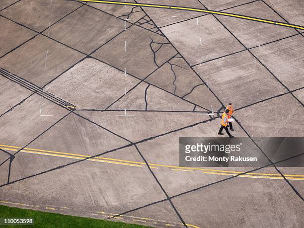 engineers on aircraft runway - cambridge uk aerial stock-fotos und bilder