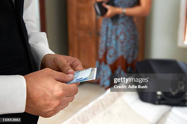 waiter with tip from woman - trinkgeld stock-fotos und bilder