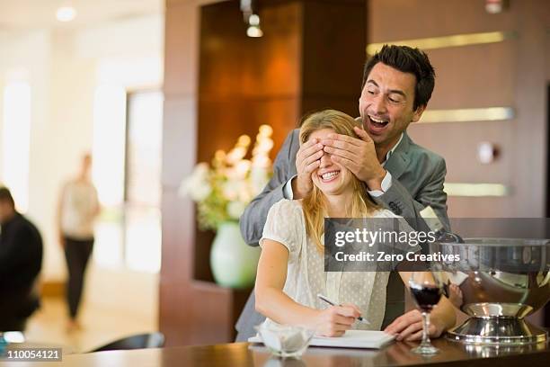 couple having fun at bar - mani sugli occhi foto e immagini stock