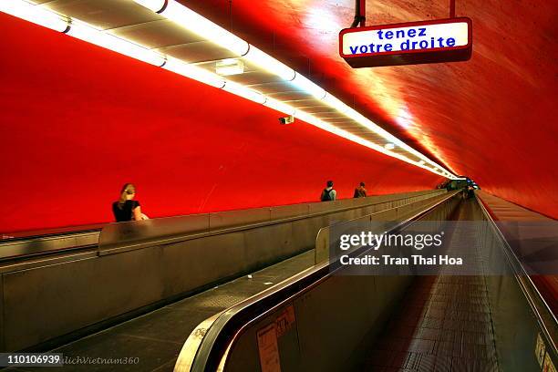 metro of paris - subway paris stockfoto's en -beelden