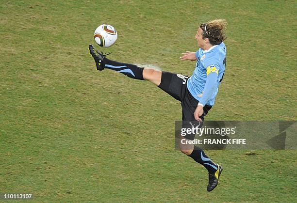 Diego Forlan Ripped Diego Forlan Photos Photos and Premium High Res Pictures - Getty Images
