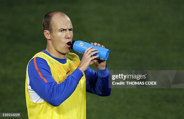 Netherlands' striker Arjen Robben drinks during a training session at the Athlone Stadium in Cape Town, on July 5, 2010 on the eve of their FIFA 2010...