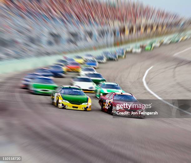 race cars racing around a track. - nascar track stockfoto's en -beelden